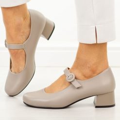 C.Szare półbuty damskie Sergio Leone Pb416. Szare półbuty damskie Sergio Leone, na lato, bez wzorów, z materiału, z okrągłym noskiem, bez obcasa, na obcasie, bez zapięcia. Za 179.00 zł.