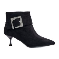 Botki Damskie Na Szpilce Z Ozdobną Klamrą Czarne Nirilis. Czarne botki damskie eleganckie, bez obcasa, na szpilce, bez zapięcia. Za 224.91 zł.
