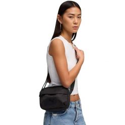 Torba Puma Essentials Crossbody Bag 2L. Czarne torby sportowe Puma, bez wzorów, z materiału. Za 290.00 zł.