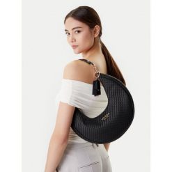 Torebka Guess. Czarne torebki klasyczne damskie Guess, bez dodatków. Za 350.99 zł.