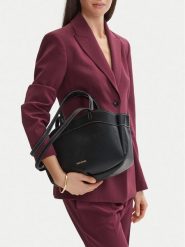 GINO ROSSI Torebka C-LDA8549 Czarny. Czarne torebki klasyczne damskie Gino Rossi, ze skóry, bez dodatków. Za 199.99 zł.