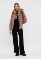 Pikowana kurtka J-NORDIC. Brązowe kurtki sportowe damskie Volcano, na zimę, plus size, bez wzorów, z materiału, bez kaptura. Za 299.99 zł.