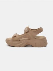 Sandały na platformie z rzepami - beżowy. Brązowe sandały damskie Sinsay, bez wzorów, bez obcasa, na platformie, bez zapięcia. Za 69.99 zł.