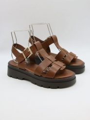 Bellucci Sandały w kolorze jasnobrązowym rozmiar: 36. Brązowe sandały damskie Bellucci, bez wzorów, z otwartym noskiem, bez obcasa, bez zapięcia. Za 100.99 zł.