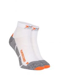 Skarpety biegowe X-Socks Run Discovery 4.0. Białe skarpetki damskie X Socks, bez wzorów, z materiału. Za 75.18 zł.