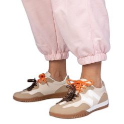 Beżowe sneakersy trampki z kolorowymi sznurówkami beżowy. Brązowe trampki damskie bez wzorów, z gumy, bez zapięcia. Za 79.62 zł.