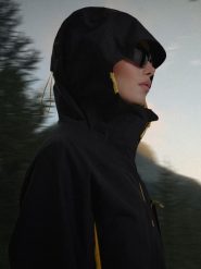 4F Kurtka trekkingowa przeciwdeszczowa membrana 20000+ damska - czarna M. Czarne kurtki damskie 4F, m, bez wzorów, z materiału, bez kaptura. Za 799.99 zł.