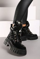 Czarne Pikowane Botki na Grubej Tłoczonej Podeszwie Lerily. Czarne botki damskie Born2be, z jeansu, eleganckie, bez obcasa, na płaskiej podeszwie, bez zapięcia. Za 79.99 zł.