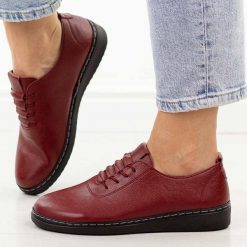 Bordowe półbuty damskie Unisoft 5933. Czerwone półbuty damskie Jezzi, na jesień, bez wzorów, z jeansu, z okrągłym noskiem, bez obcasa, na płaskiej podeszwie, bez zapięcia. Za 149.00 zł.