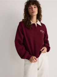 Bawełniana bluza z kołnierzem - bordowy. Czerwone bluzy damskie Reserved, l, bez wzorów, z bawełny, bez kaptura. W wyprzedaży za 89.99 zł.