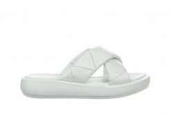 Klapki Bayla-161 161 79 11 White 161499, Biały, Skóra naturalna - 40. Białe klapki damskie Bayla, bez wzorów, z materiału, bez obcasa, bez zapięcia. W wyprzedaży za 152.10 zł.