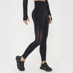 Legginsy fitness damskie leslie czarne. Czarne legginsy damskie LEGEA, bez wzorów, z elastanu. W wyprzedaży za 97.00 zł.
