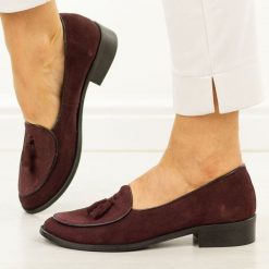 Bordowe skórzane Polskie mokasyny damskie Deoni D316B. Czerwone mokasyny damskie Deoni, na jesień, z jeansu, bez obcasa. Za 429.00 zł.