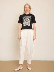 BGN Koszulka w kolorze czarnym rozmiar: 36. Czarne bluzki damskie BGN, bez wzorów, bez kołnierzyka, bez ramiączek. Za 56.99 zł.