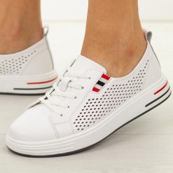 Białe skórzane półbuty damskie Cambell 07348. Białe półbuty damskie Cambell, na jesień, w ażurowe wzory, z jeansu, bez obcasa, na płaskiej podeszwie, bez zapięcia. Za 239.00 zł.