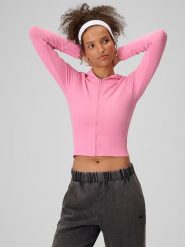 4F Bluza dresowa slim z kapturem damska - różowa M/L. Czerwone bluzy damskie 4F, l, bez wzorów, z dresówki. Za 169.99 zł.
