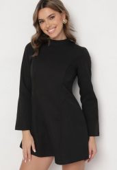 Czarna Taliowana Sukienka o Rozkloszowanym Dole Virvesa. Czarne sukienki damskie Born2be, bez wzorów, eleganckie, bez ramiączek. W wyprzedaży za 152.99 zł.