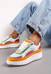 Biało-Zielone Sneakersy na Platformie Ozdobione Nitami i Patchworkowymi Wstawkami Jeneria. Białe obuwie sportowe damskie Renee, bez zapięcia. Za 74.99 zł.