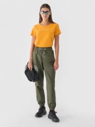 4F Spodnie casual damskie - oliwkowe/khaki XS. Brązowe spodnie materiałowe damskie 4F, bez wzorów, z bawełny. W wyprzedaży za 79.99 zł.