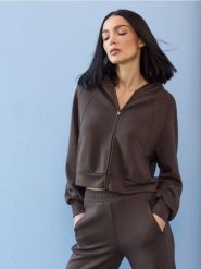 Rozpinana bluza z domieszką wiskozy i kieszeniami - brązowy. Brązowe bluzy damskie Sinsay, l, bez wzorów, z wiskozy, bez kaptura. Za 59.99 zł.