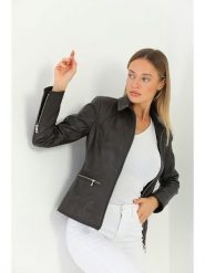 Basics & More Skórzana kurtka w kolorze czarnym rozmiar: M. Czarne kurtki damskie Basics & More, m, bez wzorów, ze skóry, bez kaptura. Za 506.32 zł.
