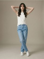 Bawełniane jeansy straight slim z efektem sprania - niebieski. Niebieskie jeansy damskie Sinsay. Za 69.99 zł.