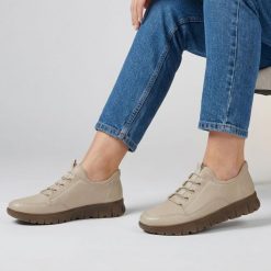 Półbuty damskie Rieker, antistress na płaskiej podeszwie i skórzane wsuwane, beżowe, N1357-60. Brązowe półbuty damskie Rieker, bez wzorów, z materiału, bez obcasa, na płaskiej podeszwie, bez zapięcia. Za 322.99 zł.