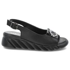 Sandały damskie Filippo, skórzane eleganckie na koturnie z ozdobą ze sprzączką, czarne, DS7011-25-BK. Czarne sandały damskie Filippo, z aplikacjami, ze skóry, bez obcasa, na koturnie, bez zapięcia. Za 129.00 zł.