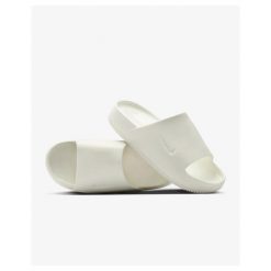 Klapki damskie Nike Calm. Białe klapki damskie Nike, bez wzorów, bez obcasa, bez zapięcia. Za 179.99 zł.