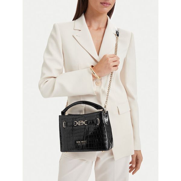 Torebka Nine West. Czarne torebki klasyczne damskie Nine West, bez dodatków. Za 249.99 zł.
