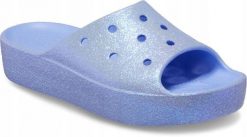 Klapki Dla Dorosłych Crocs Classic Platform Glitter Slide. Niebieskie klapki damskie Crocs, bez wzorów, z materiału, bez obcasa, bez zapięcia. Za 119.99 zł.
