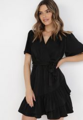 Czarna Sukienka Pereira. Czarne sukienki damskie Born2be, z aplikacjami, z materiału, bez ramiączek. Za 209.99 zł.