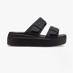 Klapki damskie Crocs Brooklyn Low Wedge. Czarne klapki damskie Crocs, bez wzorów, bez obcasa, bez zapięcia. Za 249.00 zł.