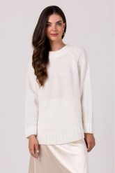 Luźny sweter damski z szerokimi rękawami biały. Białe swetry klasyczne damskie BE Knit, uniwersalny, z jeansu, bez kołnierzyka. Za 249.00 zł.