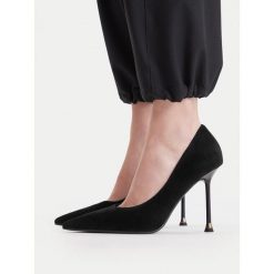 Szpilki GINO ROSSI. Czarne szpilki damskie Gino Rossi, bez wzorów, bez obcasa, na szpilce, bez zapięcia. Za 379.99 zł.