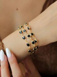 L'Atelier de Gaia Pozłacana bransoletka z elementami ozdobnymi rozmiar: onesize. Czarne bransoletki damskie L'Atelier de Gaia, pozłacane. Za 91.99 zł.