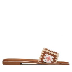 Klapki DeeZee. Brązowe klapki damskie DeeZee, bez wzorów, bez obcasa, bez zapięcia. Za 99.99 zł.