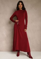 Bordowa Sukienka Koktajlowa z Marszczeniem i Metaliczną Ozdobą Retanda. Czerwone sukienki damskie Renee, z aplikacjami, biznesowe, bez ramiączek. Za 149.99 zł.