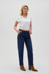Jeansy z prostymi nogawkami i z paskiem niebieskie. Niebieskie jeansy damskie MOODO. Za 149.99 zł.