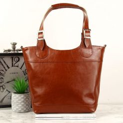 Torebka skórzana damska DAN-A T195B camel. Brązowe torebki klasyczne damskie DAN-A, ze skóry, bez dodatków. Za 399.99 zł.