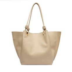 Torebka Coccinelle. Brązowe torebki klasyczne damskie Coccinelle, bez dodatków. Za 1,539.00 zł.