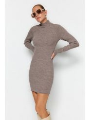 Trendyol Sukienka dzianinowa w kolorze brązowym rozmiar: S. Brązowe sukienki damskie Trendyol, bez wzorów, z dzianiny, bez ramiączek. Za 47.82 zł.