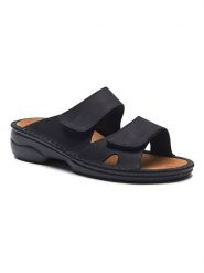 Comfortfusse Skórzane klapki w kolorze czarnym rozmiar: 41. Czarne klapki damskie Comfortfüße, bez wzorów, z nubiku, z otwartym noskiem, bez obcasa, bez zapięcia. Za 245.96 zł.