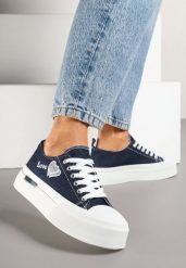 Granatowe Trampki na Grubej Podeszwie Ozdobione Sercem i Napisem Lurindia. Niebieskie trampki damskie Born2be, z aplikacjami, z jeansu, bez zapięcia. Za 79.99 zł.