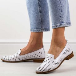 Perłowe ażurowe skórzane Polskie półbuty damskie Deoni d44. Brązowe półbuty damskie Deoni, na lato, w ażurowe wzory, ze skóry, bez obcasa, na płaskiej podeszwie, bez zapięcia. Za 419.00 zł.