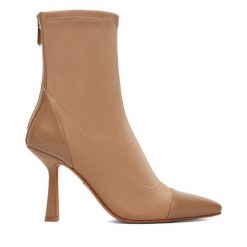 Botki Nine West. Brązowe botki damskie Nine West, bez obcasa, na szpilce, bez zapięcia. Za 279.99 zł.