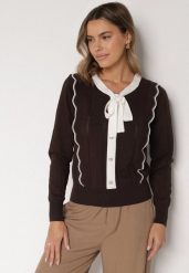 Brązowy Sweter z Wiskozą Ozdobiony Kokardą Eleganckimi Guzikami i Kontrastowymi Detalami Miariel. Brązowe swetry klasyczne damskie Born2be, s, z jeansu, bez kołnierzyka. Za 129.99 zł.