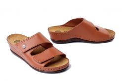DR. BRINKMANN 700617-21 cognac, klapki damskie. Brązowe klapki damskie Dr. Brinkmann, bez wzorów, ze skóry, bez obcasa, bez zapięcia. Za 203.92 zł.