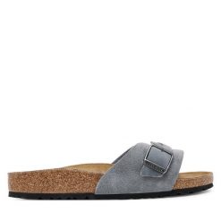 Klapki Birkenstock. Szare klapki damskie Birkenstock, bez wzorów, bez obcasa, bez zapięcia. Za 429.99 zł.