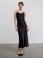 BGN Sukienka w kolorze czarnym rozmiar: 38. Czarne sukienki damskie BGN, bez wzorów, bez ramiączek. Za 130.99 zł.